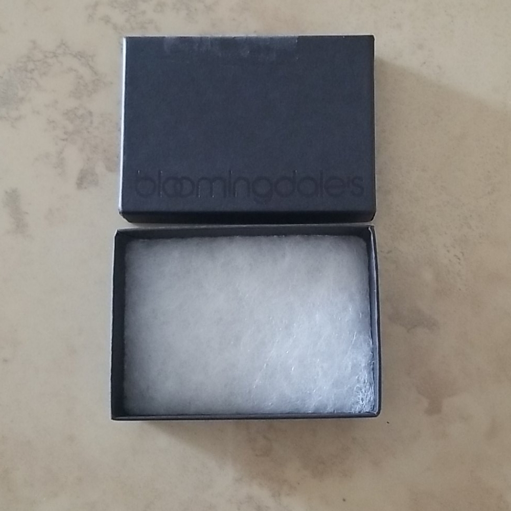 Bloomingdale's Gift Box nwot
